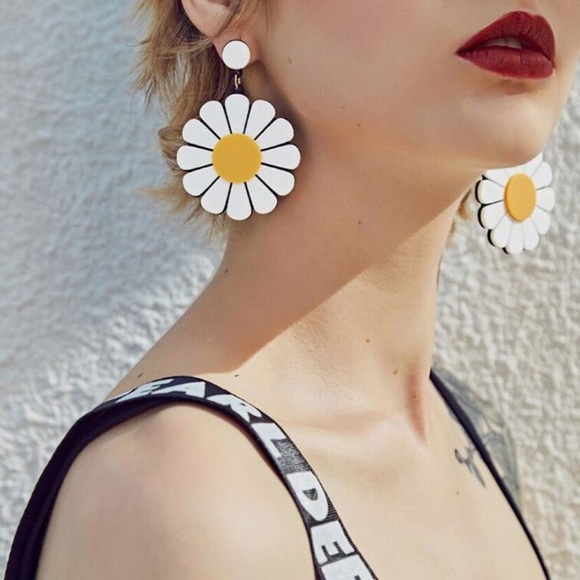 **AJA* Yellow x White Flower Fashion Earrings - Picture 4 of 5